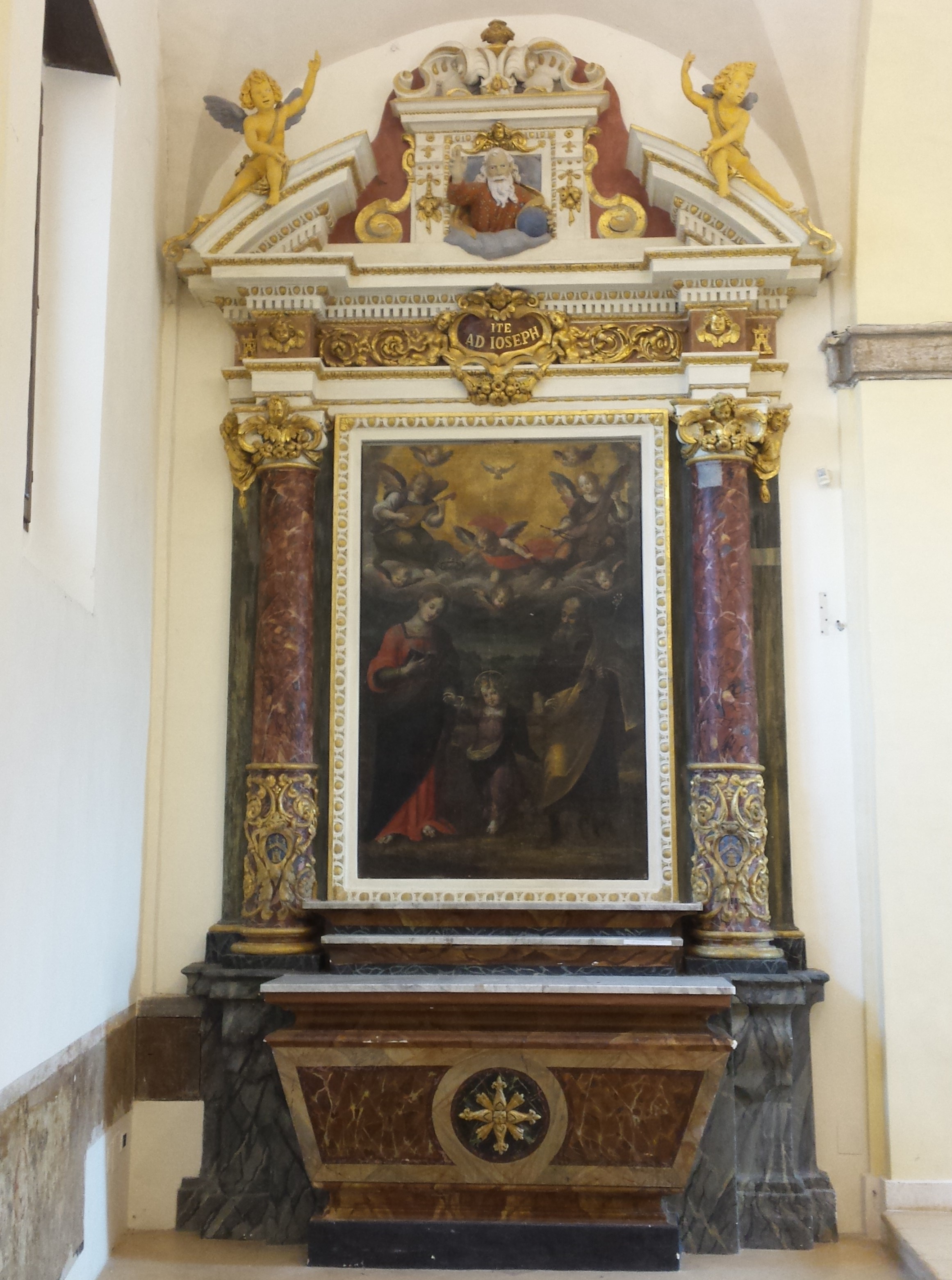 Altare di S. Rita (ex S. Giuseppe) con tela della Sacra Famiglia del XVII secolo, attribuita a Benedetto Bandiera - Chiesa di S. Sebastiano, Valfabbrica